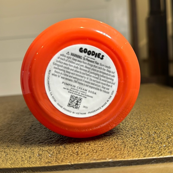 DW Home LARGE 15.4 oz  Pumpkin Cream Soda Soda Pop Candle NEW - Picture 4 of 4